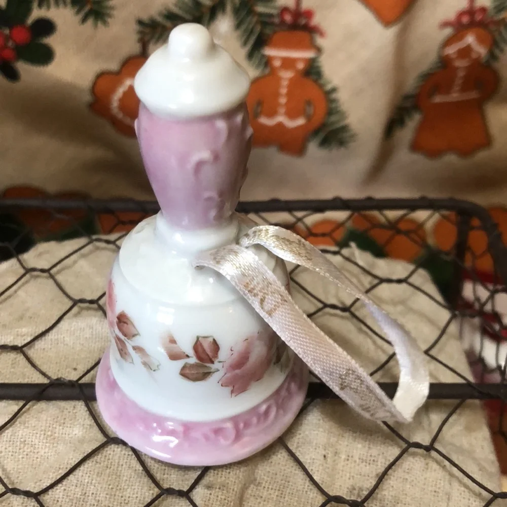Christmas Porcelain Bell w/Ribbon Dillard's Trimmings Christmas Décor 3.25x3”